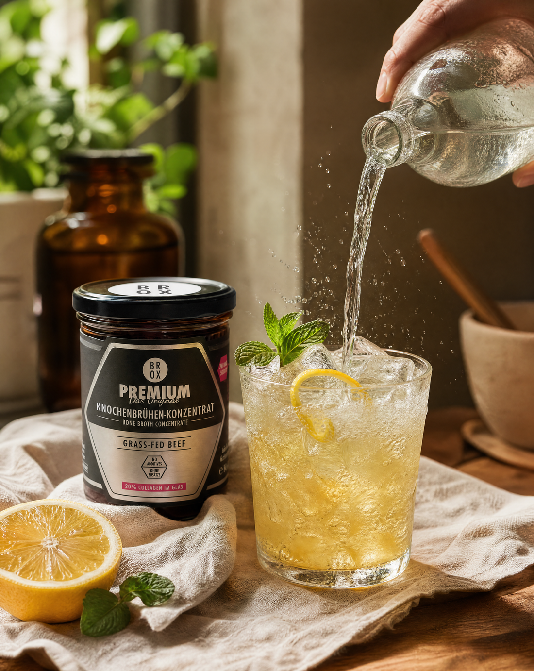 Lemon Broth – kalter Sommerdrink mit BROX Knochenbrühen-Konzentrat